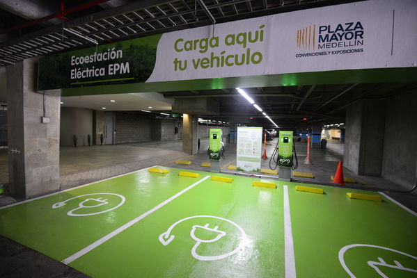 Ecoestación Plaza Mayor
Ecoestación Plaza Mayor
Fecha: Marzo 6 de 2018
Para descargar esta fotografía en alta resolución, haga clic sobre la imagen hasta que la misma se despliegue en la pantalla completa; luego dé clic derecho y elija la opción "guardar imagen como". 
En caso de publicación por cualquier medio, solicitamos acompañarla del crédito: "Foto EPM"
Palabras clave: Ecoestación Plaza Mayor