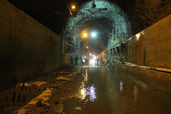 Tunel Descarga Intermedia
Tunel Descarga Intermedia
Fecha: Marzo 7 2019
Para descargar esta fotografía en alta resolución, haga clic sobre la imagen hasta que la misma se despliegue en la pantalla completa; luego dé clic derecho y elija la opción "guardar imagen como". 
En caso de publicación por cualquier medio, solicitamos acompañarla del crédito: "Foto EPM"
Palabras clave: Tunel Descarga Intermedia