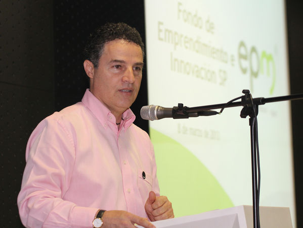 Rueda de prensa Fondo de Emprendimiento
Rueda de prensa Fondo de Emprendimiento
Fecha: Marzo 8 de 2013 
Para descargar esta fotografía en alta resolución, haga clic sobre la imagen hasta que la misma se despliegue en la pantalla completa; luego dé clic derecho y elija la opción "guardar imagen como". 
En caso de publicación por cualquier medio, solicitamos acompañarla del crédito: "Cortesía EPM".
Palabras clave: Rueda  prensa Fondo  Emprendimiento