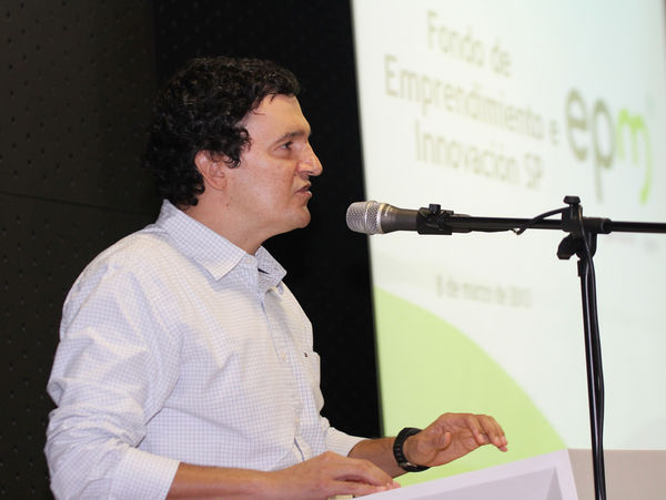 Rueda de prensa Fondo de Emprendimiento
Rueda de prensa Fondo de Emprendimiento
Fecha: Marzo 8 de 2013 
Para descargar esta fotografía en alta resolución, haga clic sobre la imagen hasta que la misma se despliegue en la pantalla completa; luego dé clic derecho y elija la opción "guardar imagen como". 
En caso de publicación por cualquier medio, solicitamos acompañarla del crédito: "Cortesía EPM".
Palabras clave: Rueda  prensa Fondo  Emprendimiento