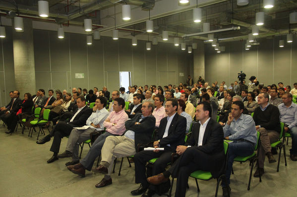 Rueda de prensa Fondo de Emprendimiento
Rueda de prensa Fondo de Emprendimiento
Fecha: Marzo 8 de 2013 
Para descargar esta fotografía en alta resolución, haga clic sobre la imagen hasta que la misma se despliegue en la pantalla completa; luego dé clic derecho y elija la opción "guardar imagen como". 
En caso de publicación por cualquier medio, solicitamos acompañarla del crédito: "Cortesía EPM".
Palabras clave: Rueda  prensa Fondo  Emprendimiento