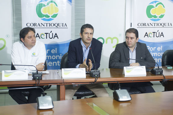 Convenio EPM-Corantioquia
Convenio EPM-Corantioquia
Fecha: Mayo 11 de 2017
Para descargar esta fotografía en alta resolución, haga clic sobre la imagen hasta que la misma se despliegue en la pantalla completa; luego dé clic derecho y elija la opción "guardar imagen como". 
En caso de publicación por cualquier medio, solicitamos acompañarla del crédito: "Foto EPM"
Palabras clave: Convenio EPM Corantioquia