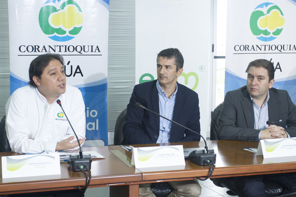 Convenio EPM-Corantioquia
Convenio EPM-Corantioquia
Fecha: Mayo 11 de 2017
Para descargar esta fotografía en alta resolución, haga clic sobre la imagen hasta que la misma se despliegue en la pantalla completa; luego dé clic derecho y elija la opción "guardar imagen como". 
En caso de publicación por cualquier medio, solicitamos acompañarla del crédito: "Foto EPM"
