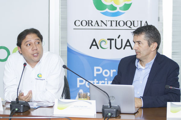 Convenio EPM-Corantioquia
Convenio EPM-Corantioquia
Fecha: Mayo 11 de 2017
Para descargar esta fotografía en alta resolución, haga clic sobre la imagen hasta que la misma se despliegue en la pantalla completa; luego dé clic derecho y elija la opción "guardar imagen como". 
En caso de publicación por cualquier medio, solicitamos acompañarla del crédito: "Foto EPM"
Palabras clave: Convenio EPM Corantioquia