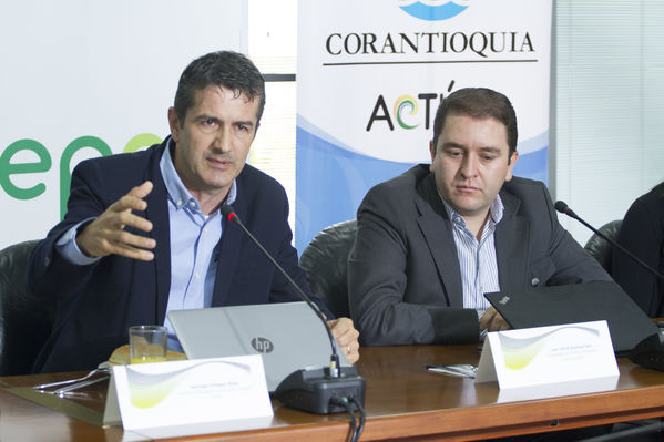 Convenio EPM-Corantioquia
Convenio EPM-Corantioquia
Fecha: Mayo 11 de 2017
Para descargar esta fotografía en alta resolución, haga clic sobre la imagen hasta que la misma se despliegue en la pantalla completa; luego dé clic derecho y elija la opción "guardar imagen como". 
En caso de publicación por cualquier medio, solicitamos acompañarla del crédito: "Foto EPM"
Palabras clave: Convenio EPM Corantioquia