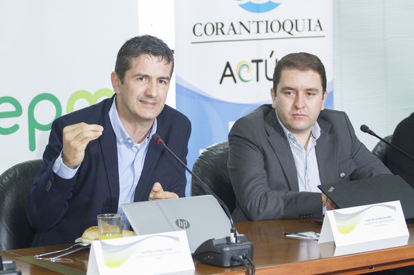 Convenio EPM-Corantioquia
Convenio EPM-Corantioquia
Fecha: Mayo 11 de 2017
Para descargar esta fotografía en alta resolución, haga clic sobre la imagen hasta que la misma se despliegue en la pantalla completa; luego dé clic derecho y elija la opción "guardar imagen como". 
En caso de publicación por cualquier medio, solicitamos acompañarla del crédito: "Foto EPM"
Palabras clave: Convenio EPM Corantioquia