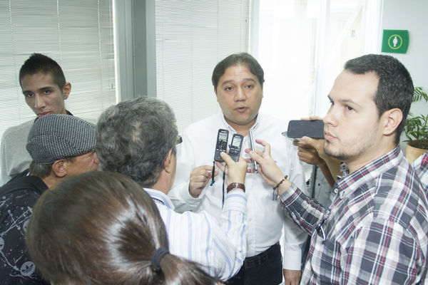 Convenio EPM-Corantioquia
Convenio EPM-Corantioquia
Fecha: Mayo 11 de 2017
Para descargar esta fotografía en alta resolución, haga clic sobre la imagen hasta que la misma se despliegue en la pantalla completa; luego dé clic derecho y elija la opción "guardar imagen como". 
En caso de publicación por cualquier medio, solicitamos acompañarla del crédito: "Foto EPM"
Palabras clave: Convenio EPM Corantioquia