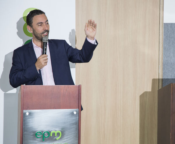 9º Encuentro de RSE
9º Encuentro de RSE
Fecha: Mayo 12 de 2017
Para descargar esta fotografía en alta resolución, haga clic sobre la imagen hasta que la misma se despliegue en la pantalla completa; luego dé clic derecho y elija la opción "guardar imagen como". 
En caso de publicación por cualquier medio, solicitamos acompañarla del crédito: "Foto EPM"
Palabras clave: Encuentro RSE