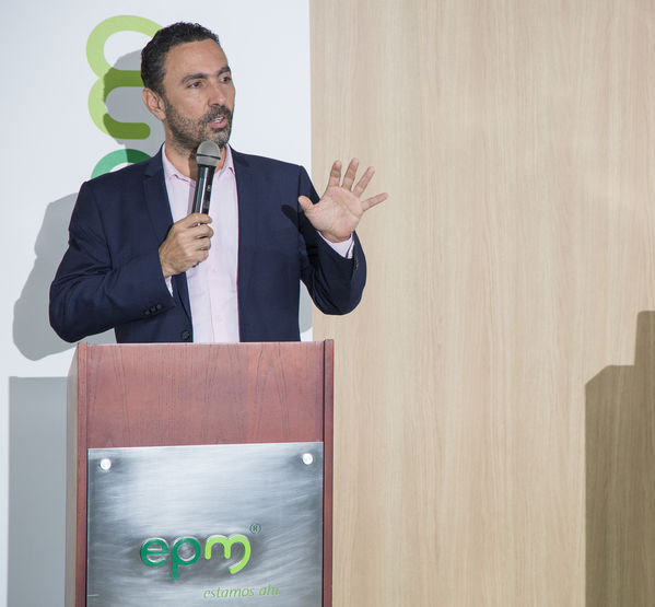 9º Encuentro de RSE
9º Encuentro de RSE
Fecha: Mayo 12 de 2017
Para descargar esta fotografía en alta resolución, haga clic sobre la imagen hasta que la misma se despliegue en la pantalla completa; luego dé clic derecho y elija la opción "guardar imagen como". 
En caso de publicación por cualquier medio, solicitamos acompañarla del crédito: "Foto EPM"
Palabras clave: Encuentro RSE