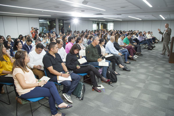 9º Encuentro de RSE
9º Encuentro de RSE
Fecha: Mayo 12 de 2017
Para descargar esta fotografía en alta resolución, haga clic sobre la imagen hasta que la misma se despliegue en la pantalla completa; luego dé clic derecho y elija la opción "guardar imagen como". 
En caso de publicación por cualquier medio, solicitamos acompañarla del crédito: "Foto EPM"
Palabras clave: Encuentro RSE