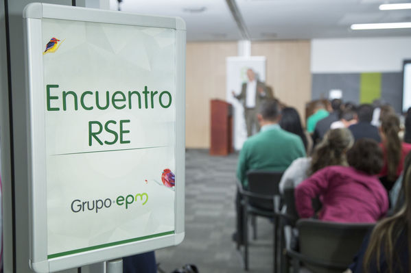 9º Encuentro de RSE
9º Encuentro de RSE
Fecha: Mayo 12 de 2017
Para descargar esta fotografía en alta resolución, haga clic sobre la imagen hasta que la misma se despliegue en la pantalla completa; luego dé clic derecho y elija la opción "guardar imagen como". 
En caso de publicación por cualquier medio, solicitamos acompañarla del crédito: "Foto EPM"
Palabras clave: Encuentro RSE