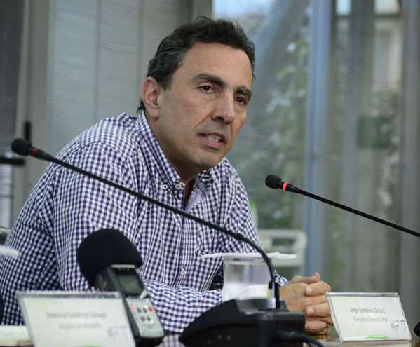 Rueda Prensa Contingencia Hidroituango Alcaldes zona influencia
Fecha: Mayo 17 2018.
Rueda Prensa Contingencia Hidroituango, Alcaldes zona influencia. 
Para descargar esta fotografía en alta resolución, haga clic sobre la imagen hasta que la misma se despliegue en la pantalla completa; luego dé clic derecho y elija la opción "guardar imagen como". 
En caso de publicación por cualquier medio, solicitamos acompañarla del crédito: "Foto EPM"
Palabras clave: Rueda Prensa Contingencia Hidroituango Alcaldes zona influencia