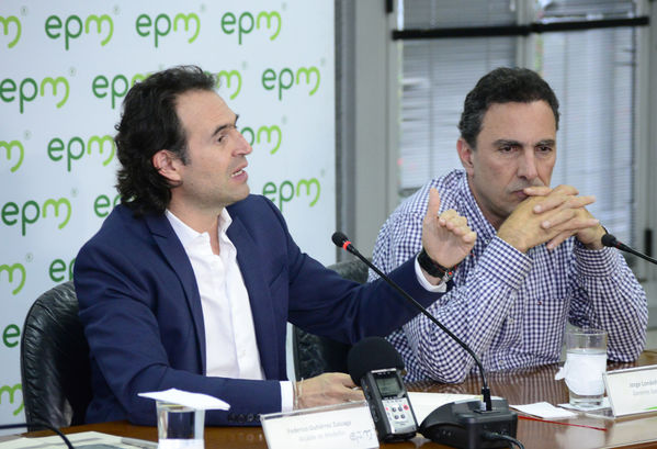Rueda Prensa Contingencia Hidroituango Alcaldes zona influencia
Fecha: Mayo 17 2018.
Rueda Prensa Contingencia Hidroituango, Alcaldes zona influencia. 
Para descargar esta fotografía en alta resolución, haga clic sobre la imagen hasta que la misma se despliegue en la pantalla completa; luego dé clic derecho y elija la opción "guardar imagen como". 
En caso de publicación por cualquier medio, solicitamos acompañarla del crédito: "Foto EPM"
Palabras clave: Rueda Prensa Contingencia Hidroituango Alcaldes zona influencia