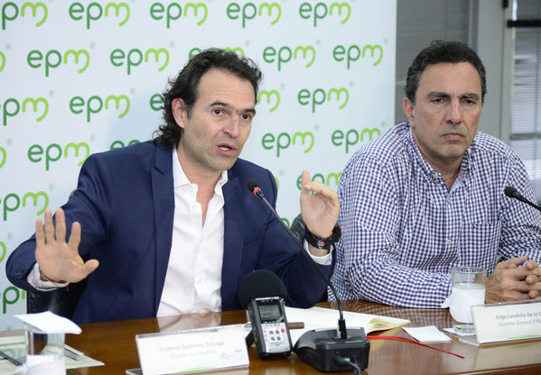 Rueda Prensa Contingencia Hidroituango Alcaldes zona influencia
Fecha: Mayo 17 2018.
Rueda Prensa Contingencia Hidroituango, Alcaldes zona influencia. 
Para descargar esta fotografía en alta resolución, haga clic sobre la imagen hasta que la misma se despliegue en la pantalla completa; luego dé clic derecho y elija la opción "guardar imagen como". 
En caso de publicación por cualquier medio, solicitamos acompañarla del crédito: "Foto EPM"
Palabras clave: Rueda Prensa Contingencia Hidroituango Alcaldes zona influencia