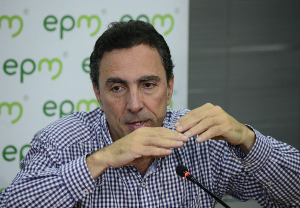 Rueda Prensa Contingencia Hidroituango Alcaldes zona influencia
Fecha: Mayo 17 2018.
Rueda Prensa Contingencia Hidroituango, Alcaldes zona influencia. 
Para descargar esta fotografía en alta resolución, haga clic sobre la imagen hasta que la misma se despliegue en la pantalla completa; luego dé clic derecho y elija la opción "guardar imagen como". 
En caso de publicación por cualquier medio, solicitamos acompañarla del crédito: "Foto EPM"
Palabras clave: Rueda Prensa Contingencia Hidroituango Alcaldes zona influencia