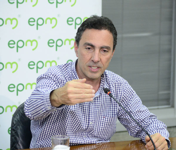 Rueda Prensa Contingencia Hidroituango Alcaldes zona influencia
Fecha: Mayo 17 2018.
Rueda Prensa Contingencia Hidroituango, Alcaldes zona influencia. 
Para descargar esta fotografía en alta resolución, haga clic sobre la imagen hasta que la misma se despliegue en la pantalla completa; luego dé clic derecho y elija la opción "guardar imagen como". 
En caso de publicación por cualquier medio, solicitamos acompañarla del crédito: "Foto EPM"
Palabras clave: Rueda Prensa Contingencia Hidroituango Alcaldes zona influencia