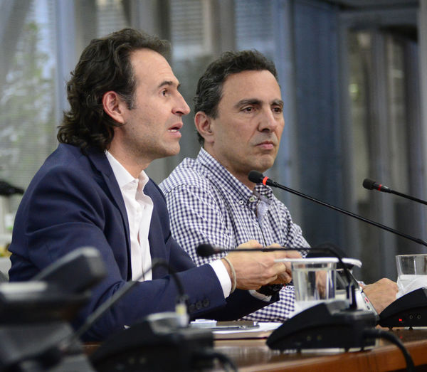 Rueda Prensa Contingencia Hidroituango Alcaldes zona influencia
Fecha: Mayo 17 2018.
Rueda Prensa Contingencia Hidroituango, Alcaldes zona influencia. 
Para descargar esta fotografía en alta resolución, haga clic sobre la imagen hasta que la misma se despliegue en la pantalla completa; luego dé clic derecho y elija la opción "guardar imagen como". 
En caso de publicación por cualquier medio, solicitamos acompañarla del crédito: "Foto EPM"
Palabras clave: Rueda Prensa Contingencia Hidroituango Alcaldes zona influencia