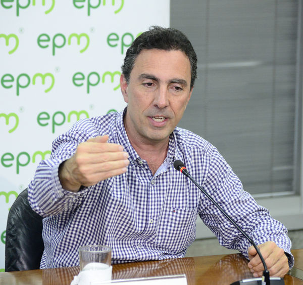 Rueda Prensa Contingencia Hidroituango Alcaldes zona influencia
Fecha: Mayo 17 2018.
Rueda Prensa Contingencia Hidroituango, Alcaldes zona influencia. 
Para descargar esta fotografía en alta resolución, haga clic sobre la imagen hasta que la misma se despliegue en la pantalla completa; luego dé clic derecho y elija la opción "guardar imagen como". 
En caso de publicación por cualquier medio, solicitamos acompañarla del crédito: "Foto EPM"
Palabras clave: Rueda Prensa Contingencia Hidroituango Alcaldes zona influencia
