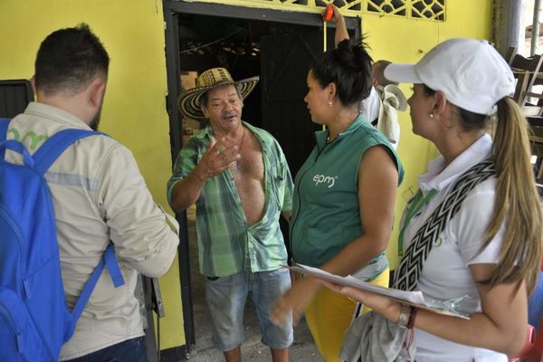 EPM inicia reconocimiento reparación desuso viviendas  zonas Puerto Valdivia
EPM inicia reconocimiento reparación desuso viviendas  zonas Puerto Valdivia
Fecha: Mayo 2 2019
Para descargar esta fotografía en alta resolución, haga clic sobre la imagen hasta que la misma se despliegue en la pantalla completa; luego dé clic derecho y elija la opción "guardar imagen como". 
En caso de publicación por cualquier medio, solicitamos acompañarla del crédito: "Foto EPM"
Palabras clave: EPM inicia reconocimiento reparación desuso viviendas  zonas Puerto Valdivia