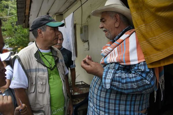 EPM inicia reconocimiento reparación desuso viviendas  zonas Puerto Valdivia
EPM inicia reconocimiento reparación desuso viviendas  zonas Puerto Valdivia
Fecha: Mayo 2 2019
Para descargar esta fotografía en alta resolución, haga clic sobre la imagen hasta que la misma se despliegue en la pantalla completa; luego dé clic derecho y elija la opción "guardar imagen como". 
En caso de publicación por cualquier medio, solicitamos acompañarla del crédito: "Foto EPM"
Palabras clave: EPM inicia reconocimiento reparación desuso viviendas  zonas Puerto Valdivia