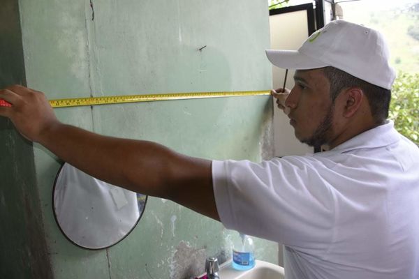 EPM inicia reconocimiento reparación desuso viviendas  zonas Puerto Valdivia
EPM inicia reconocimiento reparación desuso viviendas  zonas Puerto Valdivia
Fecha: Mayo 2 2019
Para descargar esta fotografía en alta resolución, haga clic sobre la imagen hasta que la misma se despliegue en la pantalla completa; luego dé clic derecho y elija la opción "guardar imagen como". 
En caso de publicación por cualquier medio, solicitamos acompañarla del crédito: "Foto EPM"
Palabras clave: EPM inicia reconocimiento reparación desuso viviendas  zonas Puerto Valdivia
