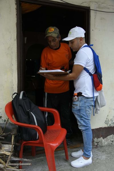 EPM inicia reconocimiento reparación desuso viviendas  zonas Puerto Valdivia
EPM inicia reconocimiento reparación desuso viviendas  zonas Puerto Valdivia
Fecha: Mayo 2 2019
Para descargar esta fotografía en alta resolución, haga clic sobre la imagen hasta que la misma se despliegue en la pantalla completa; luego dé clic derecho y elija la opción "guardar imagen como". 
En caso de publicación por cualquier medio, solicitamos acompañarla del crédito: "Foto EPM"
Palabras clave: EPM inicia reconocimiento reparación desuso viviendas  zonas Puerto Valdivia