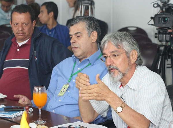 Rueda de prensa EPM - TICSA México
Rueda de prensa EPM - TICSA México
Fecha: Mayo 21 de 2013. 
Para descargar esta fotografía en alta resolución, haga clic sobre la imagen hasta que la misma se despliegue en la pantalla completa; luego dé clic derecho y elija la opción "guardar imagen como". 
En caso de publicación por cualquier medio, solicitamos acompañarla del crédito: "Cortesía EPM".
Palabras clave: Rueda prensa EPM  TICSA México
