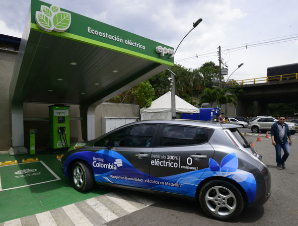 EPM en Exposolar
EPM en Exposolar
Fecha: Mayo 20 de 2017
Para descargar esta fotografía en alta resolución, haga clic sobre la imagen hasta que la misma se despliegue en la pantalla completa; luego dé clic derecho y elija la opción "guardar imagen como". 
En caso de publicación por cualquier medio, solicitamos acompañarla del crédito: "Foto EPM"
Palabras clave: EPM Exposolar