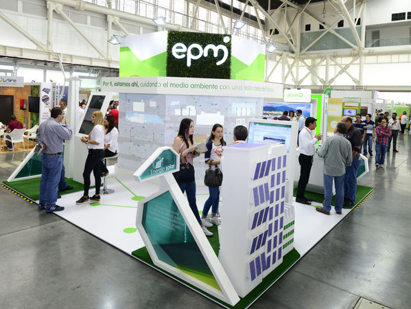 EPM en Exposolar
EPM en Exposolar
Fecha: Mayo 20 de 2017
Para descargar esta fotografía en alta resolución, haga clic sobre la imagen hasta que la misma se despliegue en la pantalla completa; luego dé clic derecho y elija la opción "guardar imagen como". 
En caso de publicación por cualquier medio, solicitamos acompañarla del crédito: "Foto EPM"
Palabras clave: EPM Exposolar