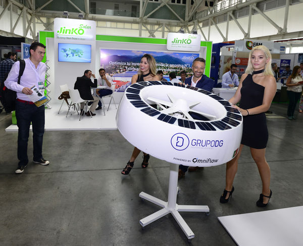 EPM en Exposolar
EPM en Exposolar
Fecha: Mayo 20 de 2017
Para descargar esta fotografía en alta resolución, haga clic sobre la imagen hasta que la misma se despliegue en la pantalla completa; luego dé clic derecho y elija la opción "guardar imagen como". 
En caso de publicación por cualquier medio, solicitamos acompañarla del crédito: "Foto EPM"
Palabras clave: EPM Exposolar