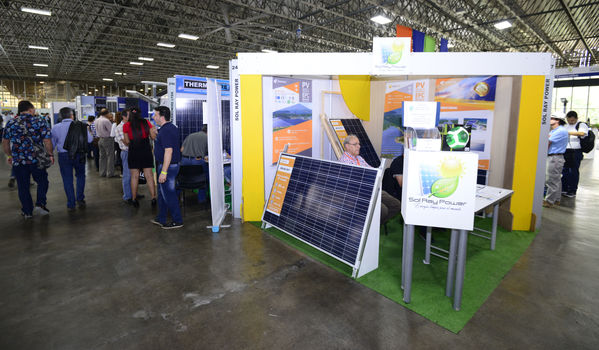 EPM en Exposolar
EPM en Exposolar
Fecha: Mayo 20 de 2017
Para descargar esta fotografía en alta resolución, haga clic sobre la imagen hasta que la misma se despliegue en la pantalla completa; luego dé clic derecho y elija la opción "guardar imagen como". 
En caso de publicación por cualquier medio, solicitamos acompañarla del crédito: "Foto EPM"
Palabras clave: EPM Exposolar