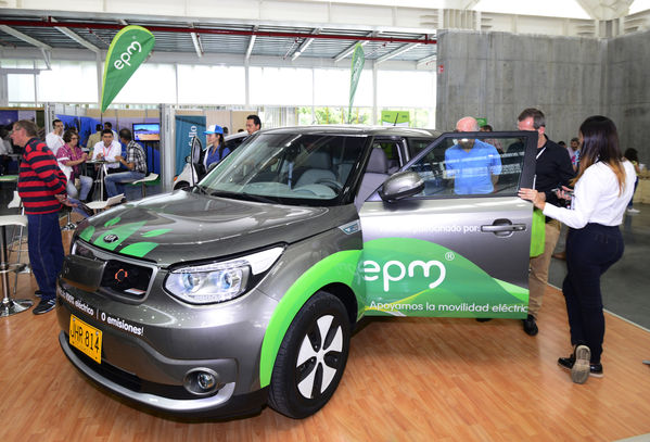 EPM en Exposolar
EPM en Exposolar
Fecha: Mayo 20 de 2017
Para descargar esta fotografía en alta resolución, haga clic sobre la imagen hasta que la misma se despliegue en la pantalla completa; luego dé clic derecho y elija la opción "guardar imagen como". 
En caso de publicación por cualquier medio, solicitamos acompañarla del crédito: "Foto EPM"
Palabras clave: EPM Exposolar