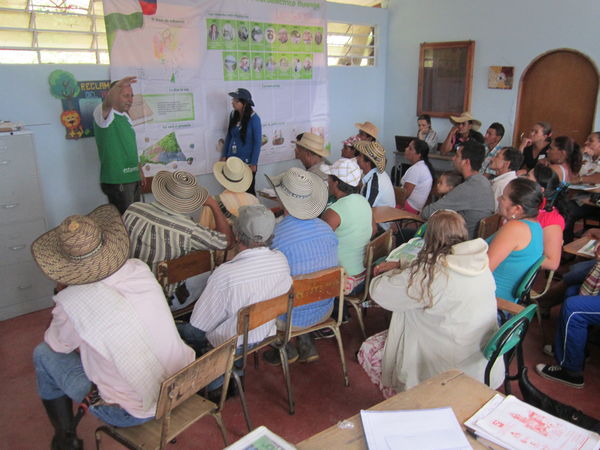 Proyectos Educativos Ituango
Proyectos Educativos Ituango
Fecha: Mayo 23 de 2016
Para descargar esta fotografía en alta resolución, haga clic sobre la imagen hasta que la misma se despliegue en la pantalla completa; luego dé clic derecho y elija la opción "guardar imagen como". 
En caso de publicación por cualquier medio, solicitamos acompañarla del crédito: "Foto EPM"
Palabras clave: Proyectos Educativos Ituango