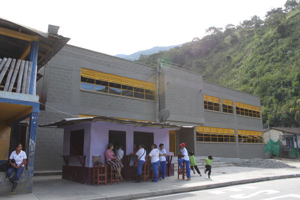 Proyectos Educativos Ituango
Proyectos Educativos Ituango
Fecha: Mayo 23 de 2016
Para descargar esta fotografía en alta resolución, haga clic sobre la imagen hasta que la misma se despliegue en la pantalla completa; luego dé clic derecho y elija la opción "guardar imagen como". 
En caso de publicación por cualquier medio, solicitamos acompañarla del crédito: "Foto EPM"
Palabras clave: Proyectos Educativos Ituango