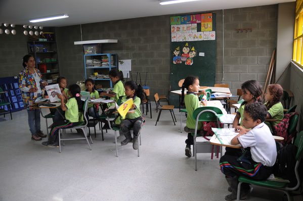 Proyectos Educativos Ituango
Proyectos Educativos Ituango
Fecha: Mayo 23 de 2016
Para descargar esta fotografía en alta resolución, haga clic sobre la imagen hasta que la misma se despliegue en la pantalla completa; luego dé clic derecho y elija la opción "guardar imagen como". 
En caso de publicación por cualquier medio, solicitamos acompañarla del crédito: "Foto EPM"
Palabras clave: Proyectos Educativos Ituango