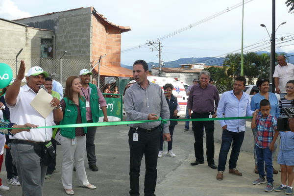 UVA Los Guayacanes
UVA Los Guayacanes
Fecha: Mayo 26 de 2016
Para descargar esta fotografía en alta resolución, haga clic sobre la imagen hasta que la misma se despliegue en la pantalla completa; luego dé clic derecho y elija la opción "guardar imagen como". 
En caso de publicación por cualquier medio, solicitamos acompañarla del crédito: "Foto EPM"
Palabras clave: UVA Los Guayacanes