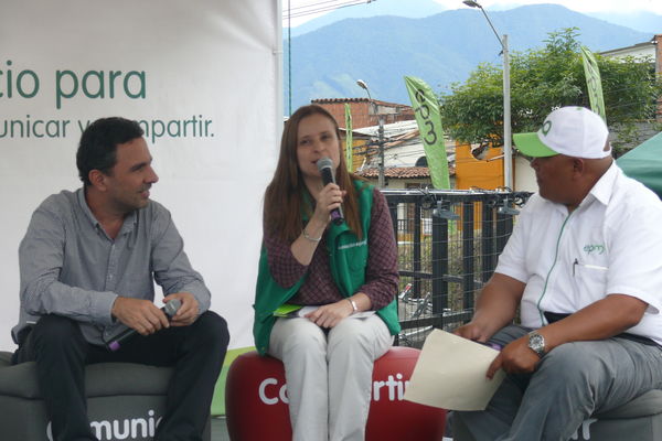 UVA Los Guayacanes
UVA Los Guayacanes
Fecha: Mayo 26 de 2016
Para descargar esta fotografía en alta resolución, haga clic sobre la imagen hasta que la misma se despliegue en la pantalla completa; luego dé clic derecho y elija la opción "guardar imagen como". 
En caso de publicación por cualquier medio, solicitamos acompañarla del crédito: "Foto EPM"
Palabras clave: UVA Los Guayacanes