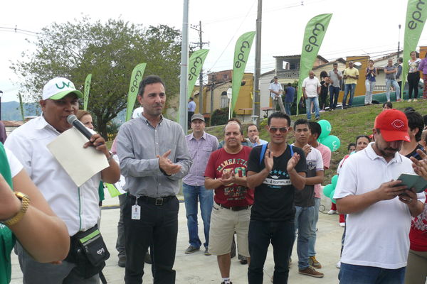UVA Los Guayacanes
UVA Los Guayacanes
Fecha: Mayo 26 de 2016
Para descargar esta fotografía en alta resolución, haga clic sobre la imagen hasta que la misma se despliegue en la pantalla completa; luego dé clic derecho y elija la opción "guardar imagen como". 
En caso de publicación por cualquier medio, solicitamos acompañarla del crédito: "Foto EPM"
Palabras clave: UVA Los Guayacanes