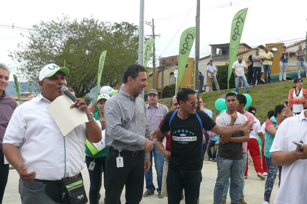 UVA Los Guayacanes
UVA Los Guayacanes
Fecha: Mayo 26 de 2016
Para descargar esta fotografía en alta resolución, haga clic sobre la imagen hasta que la misma se despliegue en la pantalla completa; luego dé clic derecho y elija la opción "guardar imagen como". 
En caso de publicación por cualquier medio, solicitamos acompañarla del crédito: "Foto EPM"
Palabras clave: UVA Los Guayacanes
