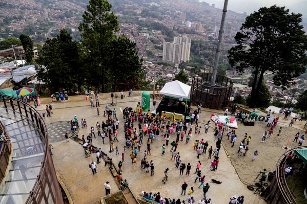 UVA La Libertad  
UVA La Libertad  
Fecha: Mayo 29 de 2015
Para descargar esta fotografía en alta resolución, haga clic sobre la imagen hasta que la misma se despliegue en la pantalla completa; luego dé clic derecho y elija la opción "guardar imagen como". 
En caso de publicación por cualquier medio, solicitamos acompañarla del crédito: "Foto EPM"
Palabras clave: UVA Libertad