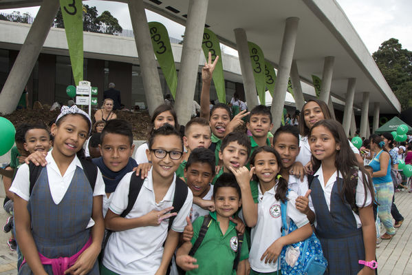 Inauguración UVA San Cristóbal
Inauguración UVA San Cristóbal
Fecha: Mayo 3 de 2016
Para descargar esta fotografía en alta resolución, haga clic sobre la imagen hasta que la misma se despliegue en la pantalla completa; luego dé clic derecho y elija la opción "guardar imagen como". 
En caso de publicación por cualquier medio, solicitamos acompañarla del crédito: "Foto EPM"
Palabras clave: Inauguración UVA San Cristóbal