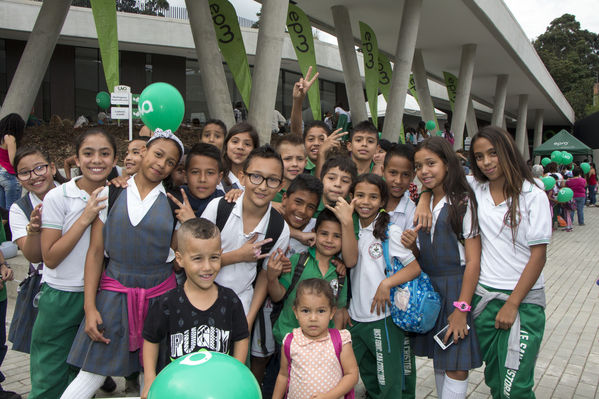 Inauguración UVA San Cristóbal
Inauguración UVA San Cristóbal
Fecha: Mayo 3 de 2016
Para descargar esta fotografía en alta resolución, haga clic sobre la imagen hasta que la misma se despliegue en la pantalla completa; luego dé clic derecho y elija la opción "guardar imagen como". 
En caso de publicación por cualquier medio, solicitamos acompañarla del crédito: "Foto EPM"
Palabras clave: Inauguración UVA San Cristóbal