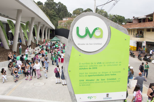 Inauguración UVA San Cristóbal
Inauguración UVA San Cristóbal
Fecha: Mayo 3 de 2016
Para descargar esta fotografía en alta resolución, haga clic sobre la imagen hasta que la misma se despliegue en la pantalla completa; luego dé clic derecho y elija la opción "guardar imagen como". 
En caso de publicación por cualquier medio, solicitamos acompañarla del crédito: "Foto EPM"
Palabras clave: Inauguración UVA San Cristóbal