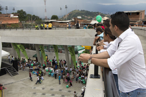 Inauguración UVA San Cristóbal
Inauguración UVA San Cristóbal
Fecha: Mayo 3 de 2016
Para descargar esta fotografía en alta resolución, haga clic sobre la imagen hasta que la misma se despliegue en la pantalla completa; luego dé clic derecho y elija la opción "guardar imagen como". 
En caso de publicación por cualquier medio, solicitamos acompañarla del crédito: "Foto EPM"
Palabras clave: Inauguración UVA San Cristóbal