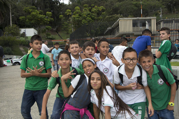 Inauguración UVA San Cristóbal
Inauguración UVA San Cristóbal
Fecha: Mayo 3 de 2016
Para descargar esta fotografía en alta resolución, haga clic sobre la imagen hasta que la misma se despliegue en la pantalla completa; luego dé clic derecho y elija la opción "guardar imagen como". 
En caso de publicación por cualquier medio, solicitamos acompañarla del crédito: "Foto EPM"
Palabras clave: Inauguración UVA San Cristóbal