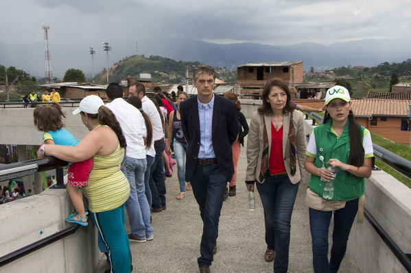 Inauguración UVA San Cristóbal
Inauguración UVA San Cristóbal
Fecha: Mayo 3 de 2016
Para descargar esta fotografía en alta resolución, haga clic sobre la imagen hasta que la misma se despliegue en la pantalla completa; luego dé clic derecho y elija la opción "guardar imagen como". 
En caso de publicación por cualquier medio, solicitamos acompañarla del crédito: "Foto EPM"
Palabras clave: Inauguración UVA San Cristóbal