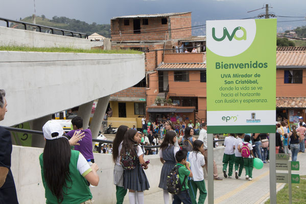 Inauguración UVA San Cristóbal
Inauguración UVA San Cristóbal
Fecha: Mayo 3 de 2016
Para descargar esta fotografía en alta resolución, haga clic sobre la imagen hasta que la misma se despliegue en la pantalla completa; luego dé clic derecho y elija la opción "guardar imagen como". 
En caso de publicación por cualquier medio, solicitamos acompañarla del crédito: "Foto EPM"
Palabras clave: Inauguración UVA San Cristóbal