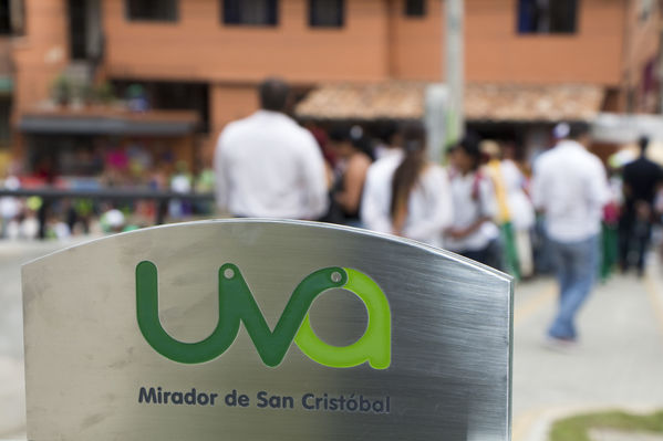 Inauguración UVA San Cristóbal
Inauguración UVA San Cristóbal
Fecha: Mayo 3 de 2016
Para descargar esta fotografía en alta resolución, haga clic sobre la imagen hasta que la misma se despliegue en la pantalla completa; luego dé clic derecho y elija la opción "guardar imagen como". 
En caso de publicación por cualquier medio, solicitamos acompañarla del crédito: "Foto EPM"
Palabras clave: Inauguración UVA San Cristóbal