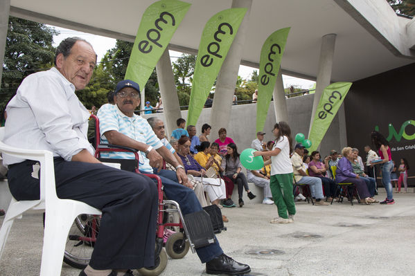 Inauguración UVA San Cristóbal
Inauguración UVA San Cristóbal
Fecha: Mayo 3 de 2016
Para descargar esta fotografía en alta resolución, haga clic sobre la imagen hasta que la misma se despliegue en la pantalla completa; luego dé clic derecho y elija la opción "guardar imagen como". 
En caso de publicación por cualquier medio, solicitamos acompañarla del crédito: "Foto EPM"
Palabras clave: Inauguración UVA San Cristóbal