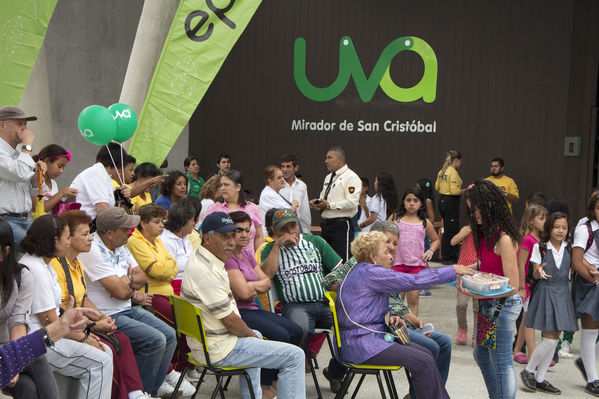 Inauguración UVA San Cristóbal
Inauguración UVA San Cristóbal
Fecha: Mayo 3 de 2016
Para descargar esta fotografía en alta resolución, haga clic sobre la imagen hasta que la misma se despliegue en la pantalla completa; luego dé clic derecho y elija la opción "guardar imagen como". 
En caso de publicación por cualquier medio, solicitamos acompañarla del crédito: "Foto EPM"
Palabras clave: Inauguración UVA San Cristóbal